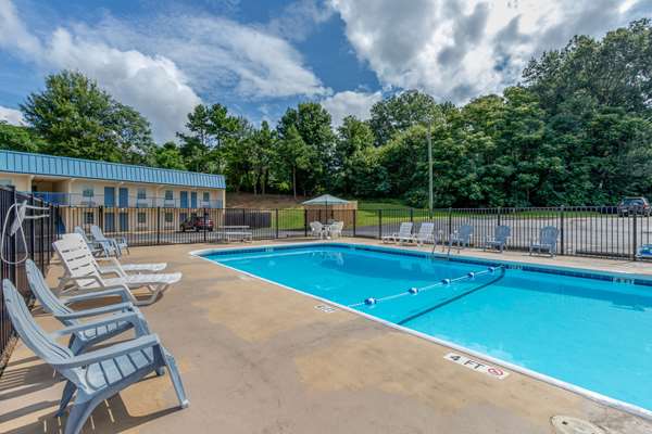 Pool - Rodeway Inn Union