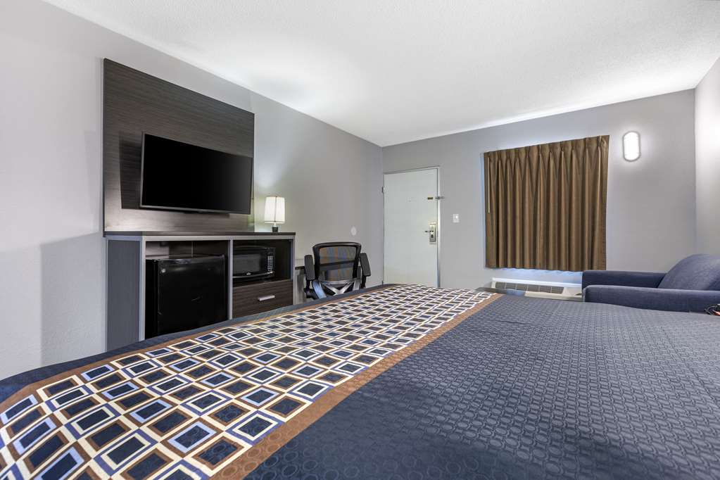 RODEWAY INN UNION-guestroom-Guest Room,On-Site.jpg