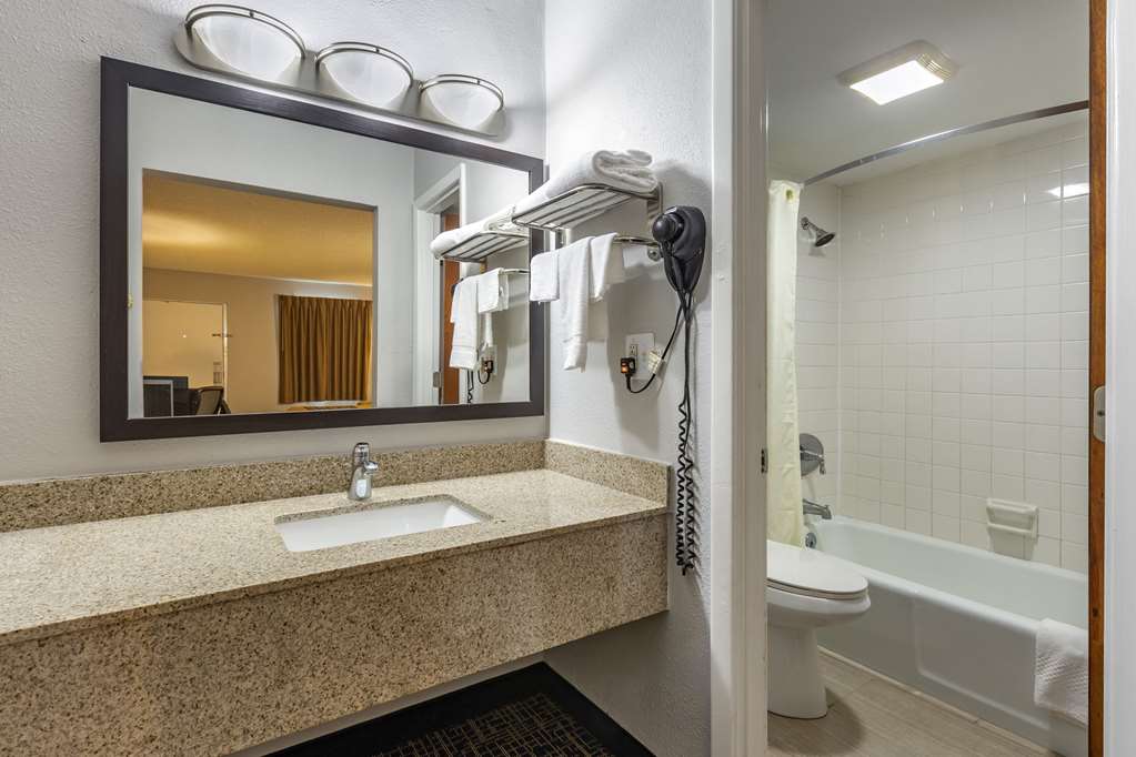 RODEWAY INN UNION-guestroom-Guest Room,Bathroom,On-Site.jpg