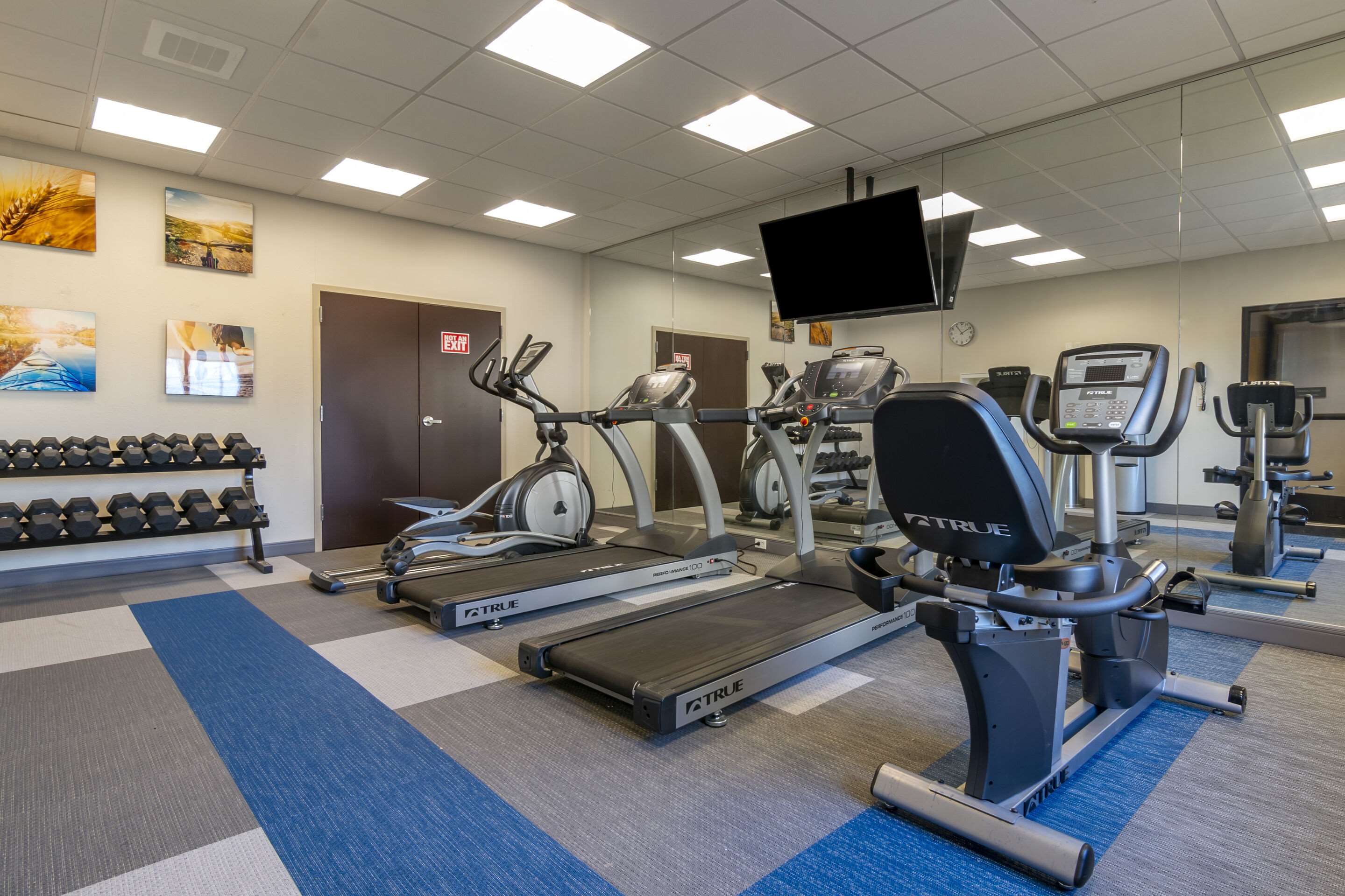 Exercise room with cardio equipment