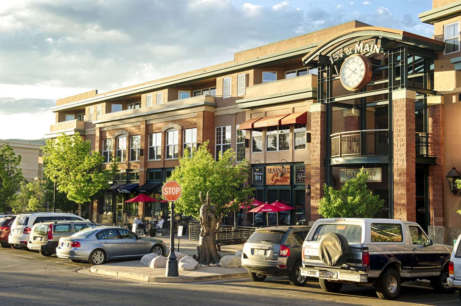 Inn & Suites at Riverwalk Edwards, CO See Discounts