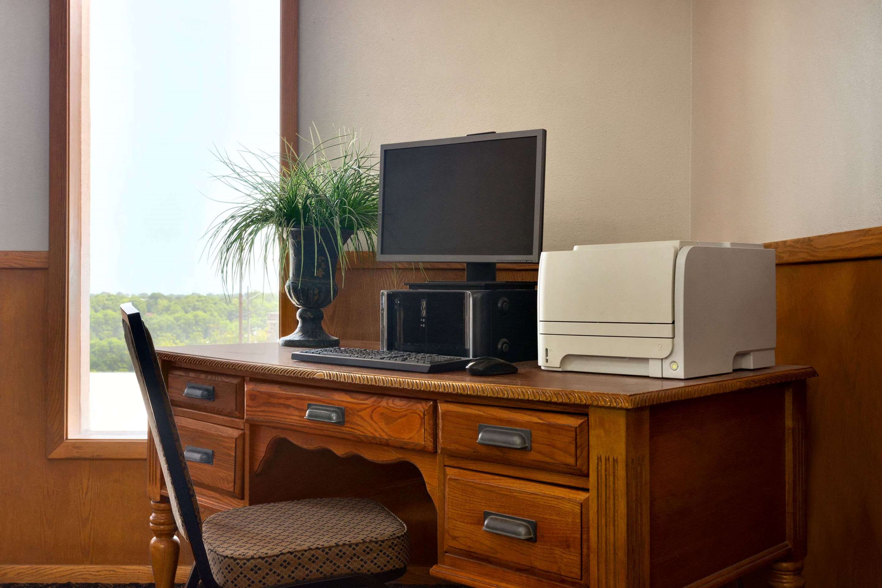 Business Center | Travelodge by Wyndham Jefferson City