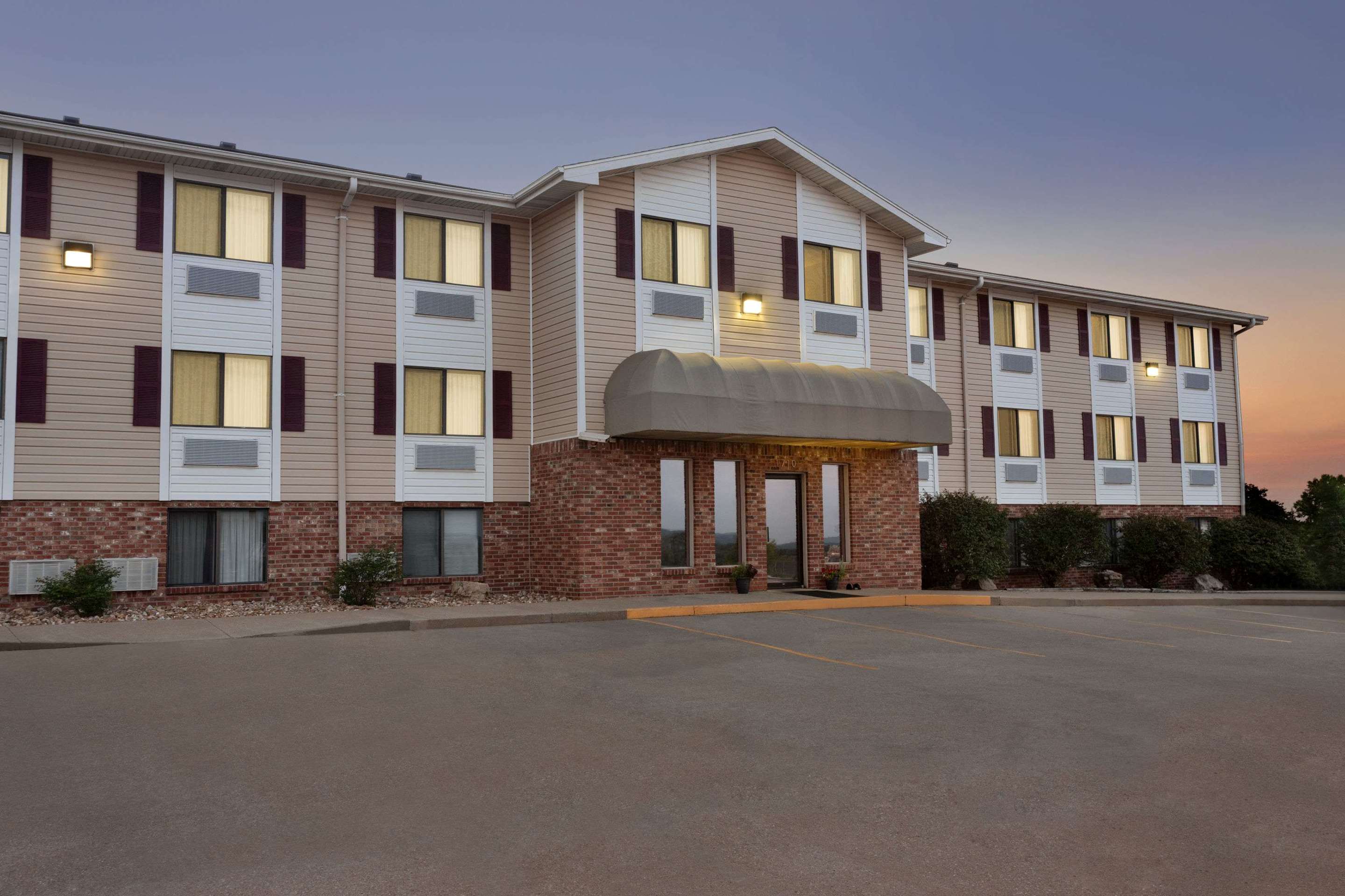 Exterior | Travelodge by Wyndham Jefferson City