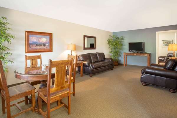 Suite - Travelodge Yellowstone Park North Gardiner