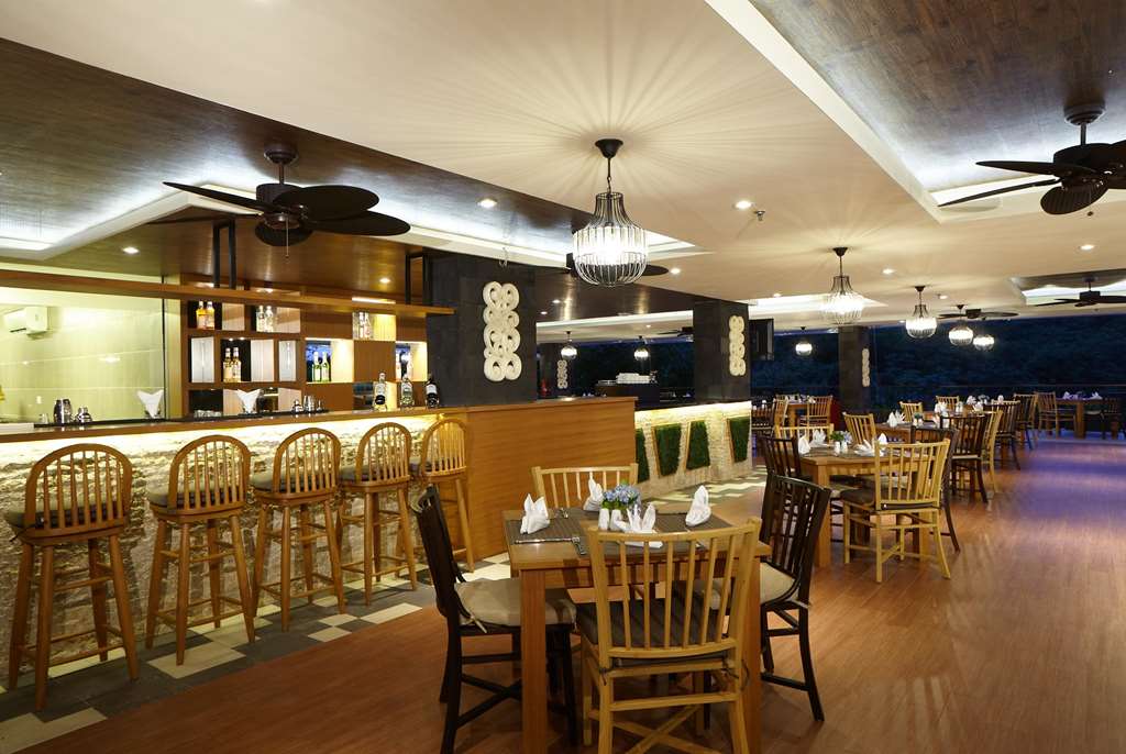WYNDHAM DREAMLAND RESORT BALI-guestroom-Dining,Dining Area,Café,On-Site.jpg