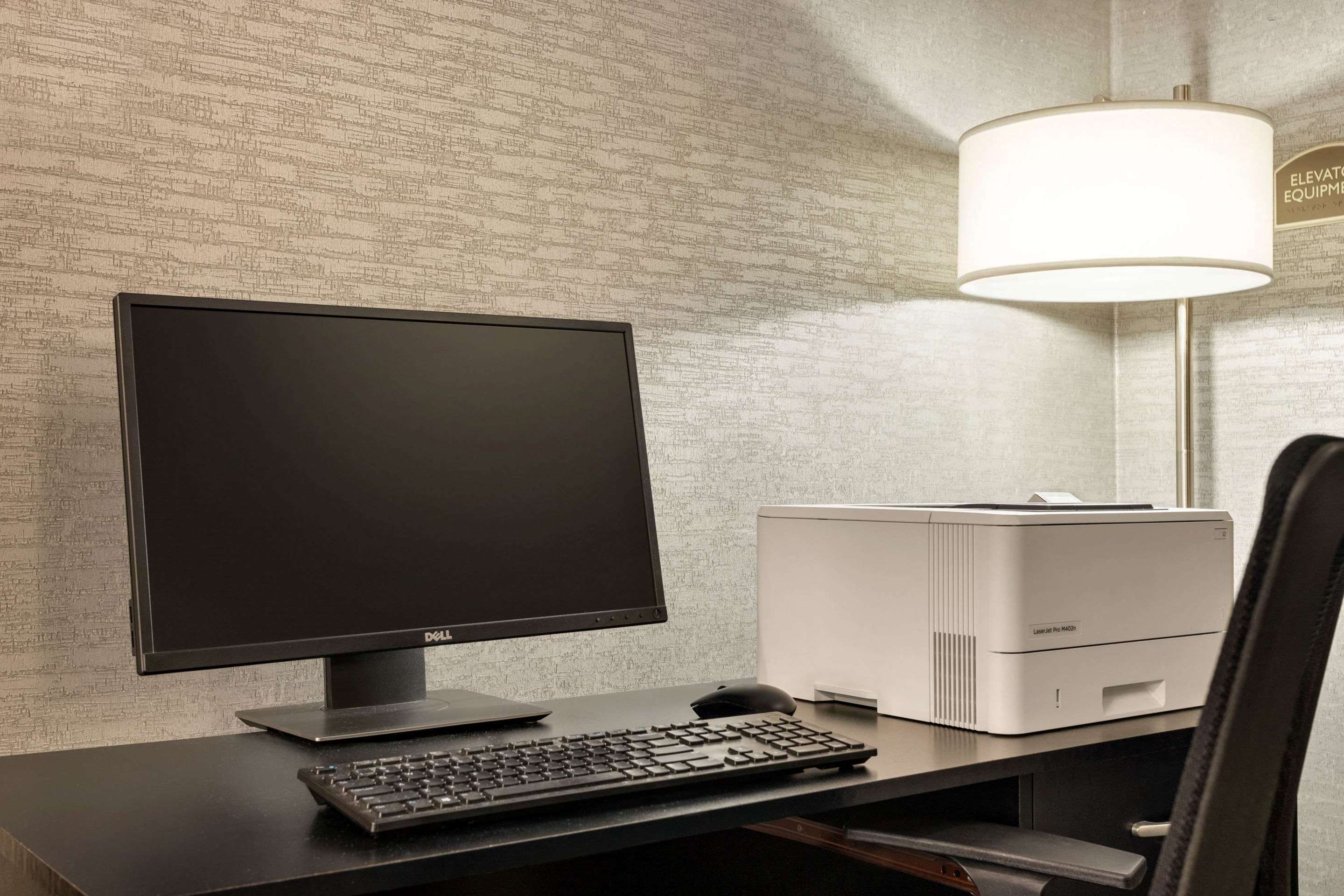 Business Center | Super 8 by Wyndham Nashville Airport North
