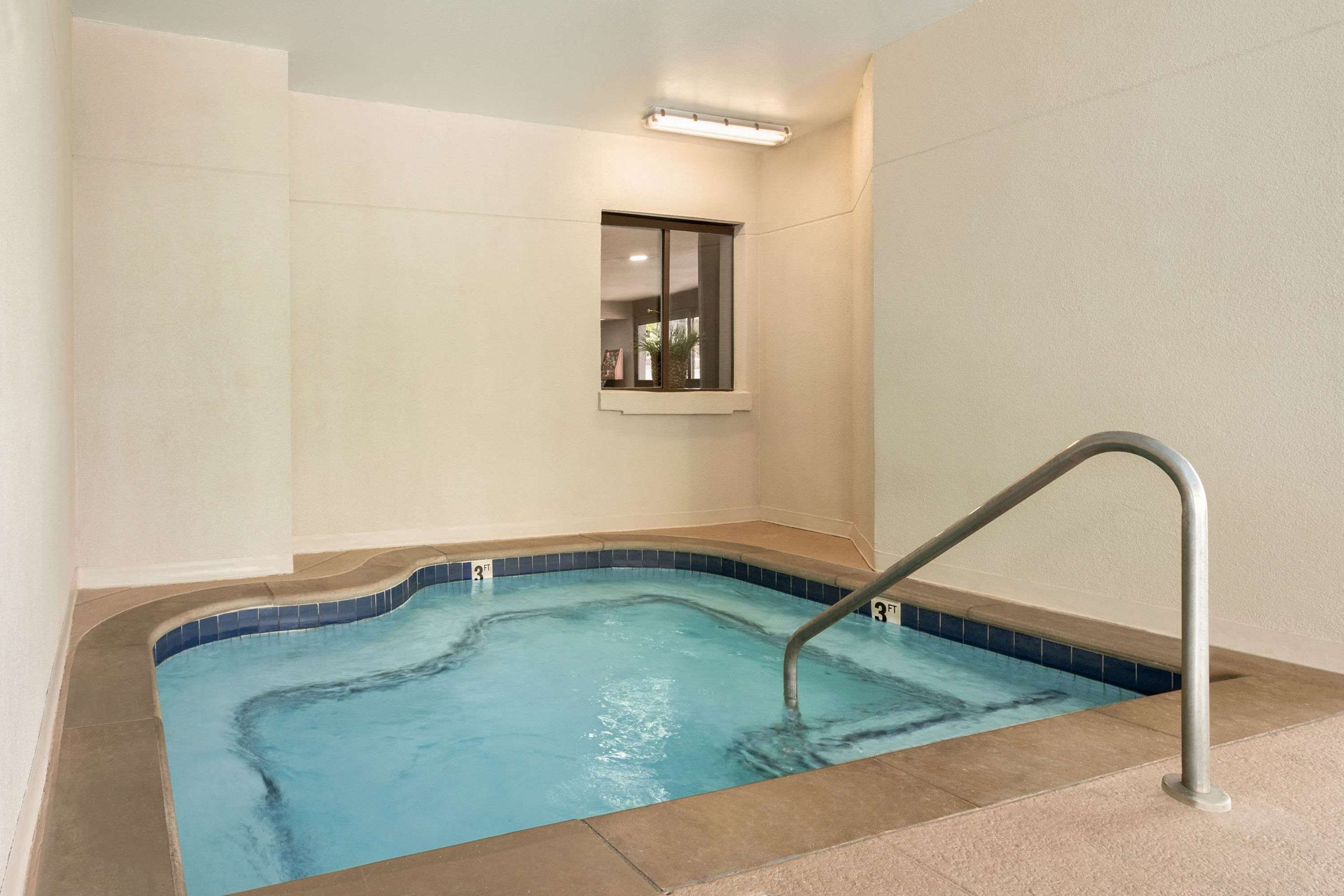 Pool | Super 8 by Wyndham Nashville Airport North