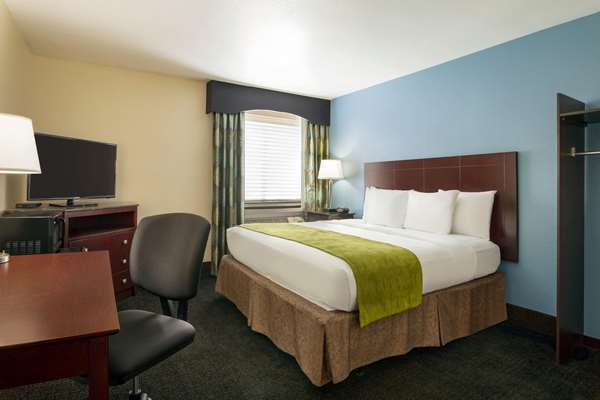  - Super 8 Hotel Airport Nashville - I-40, Exit 216