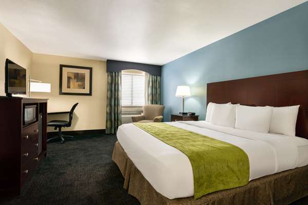  - Super 8 Hotel Airport Nashville - I-40, Exit 216