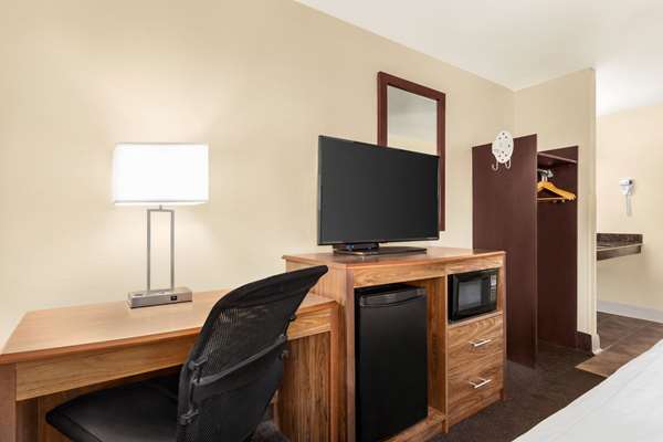  - Super 8 Hotel Airport Nashville - I-40, Exit 216