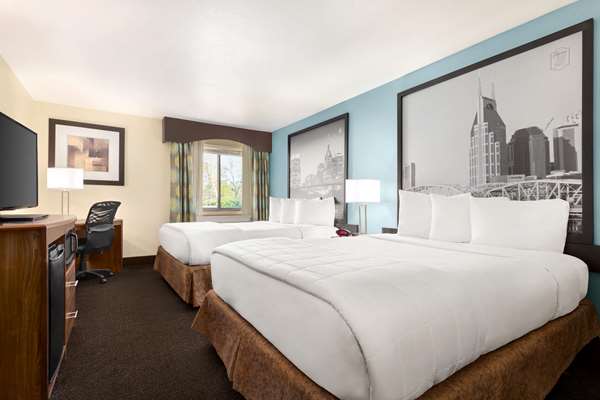  - Super 8 Hotel Airport Nashville - I-40, Exit 216