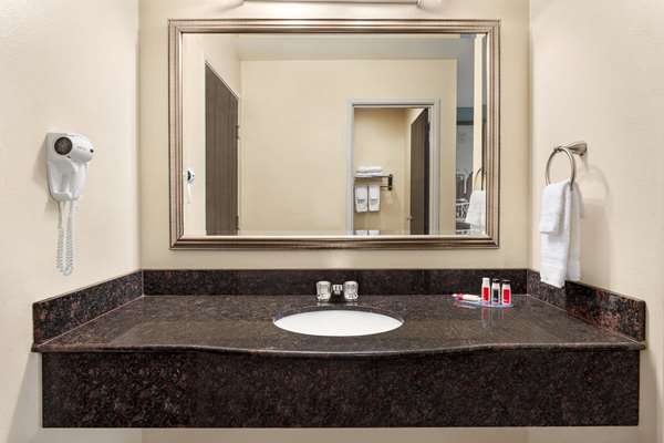  - Super 8 Hotel Airport Nashville - I-40, Exit 216