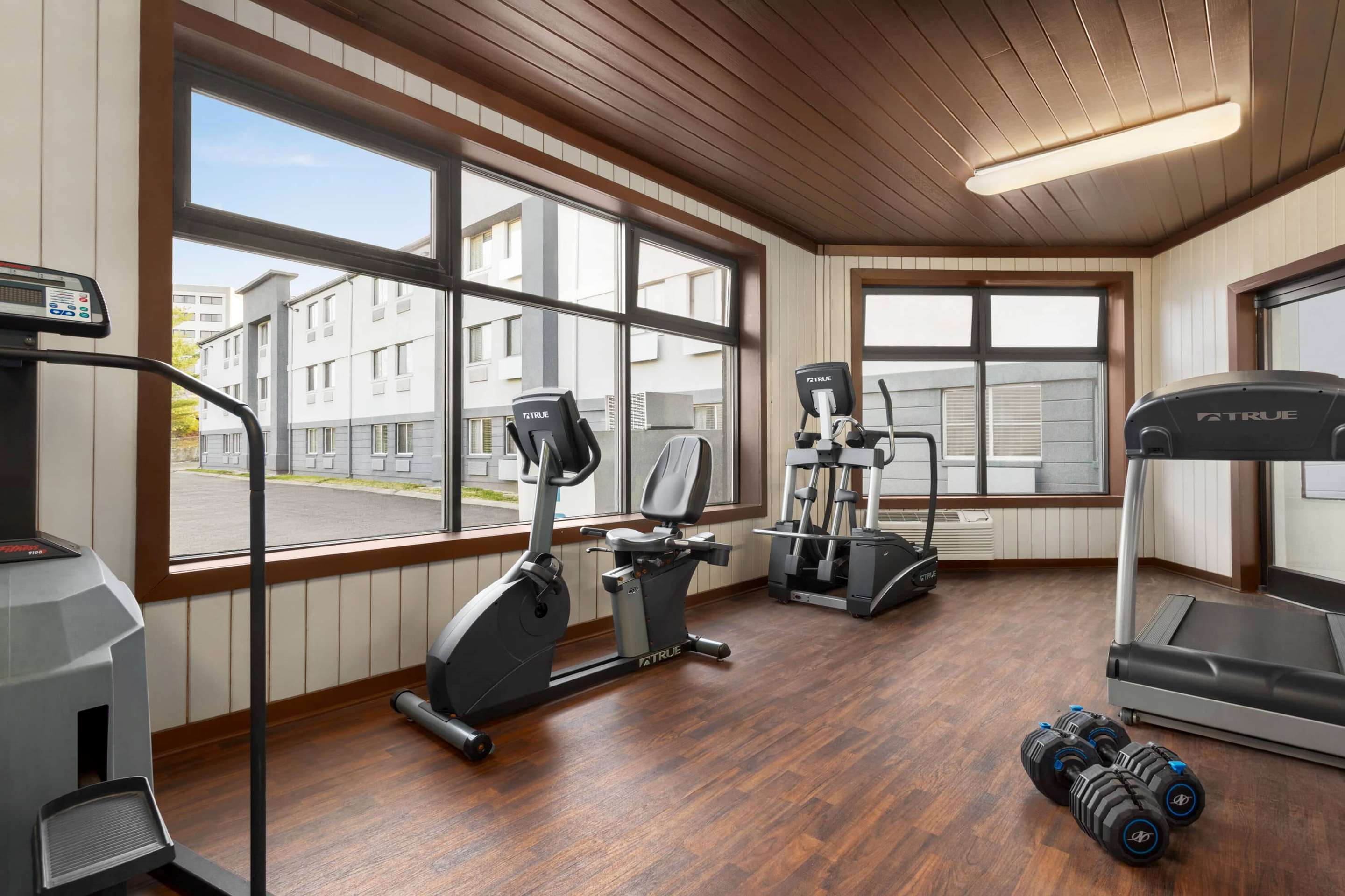 Health club fitness center gym | Super 8 by Wyndham Nashville Airport North