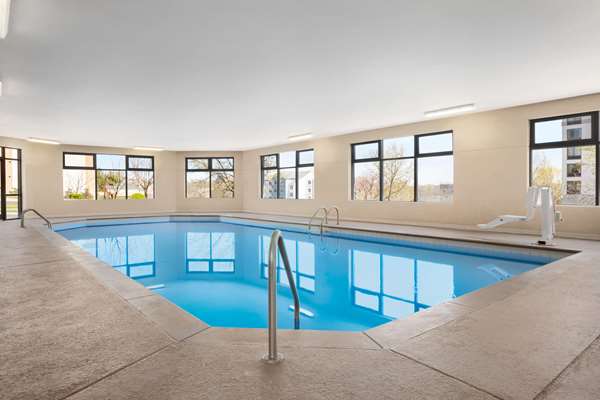 Pool - Super 8 Hotel Airport Nashville - I-40, Exit 216