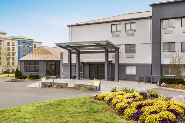 Exterior view - Super 8 Hotel Airport Nashville - I-40, Exit 216