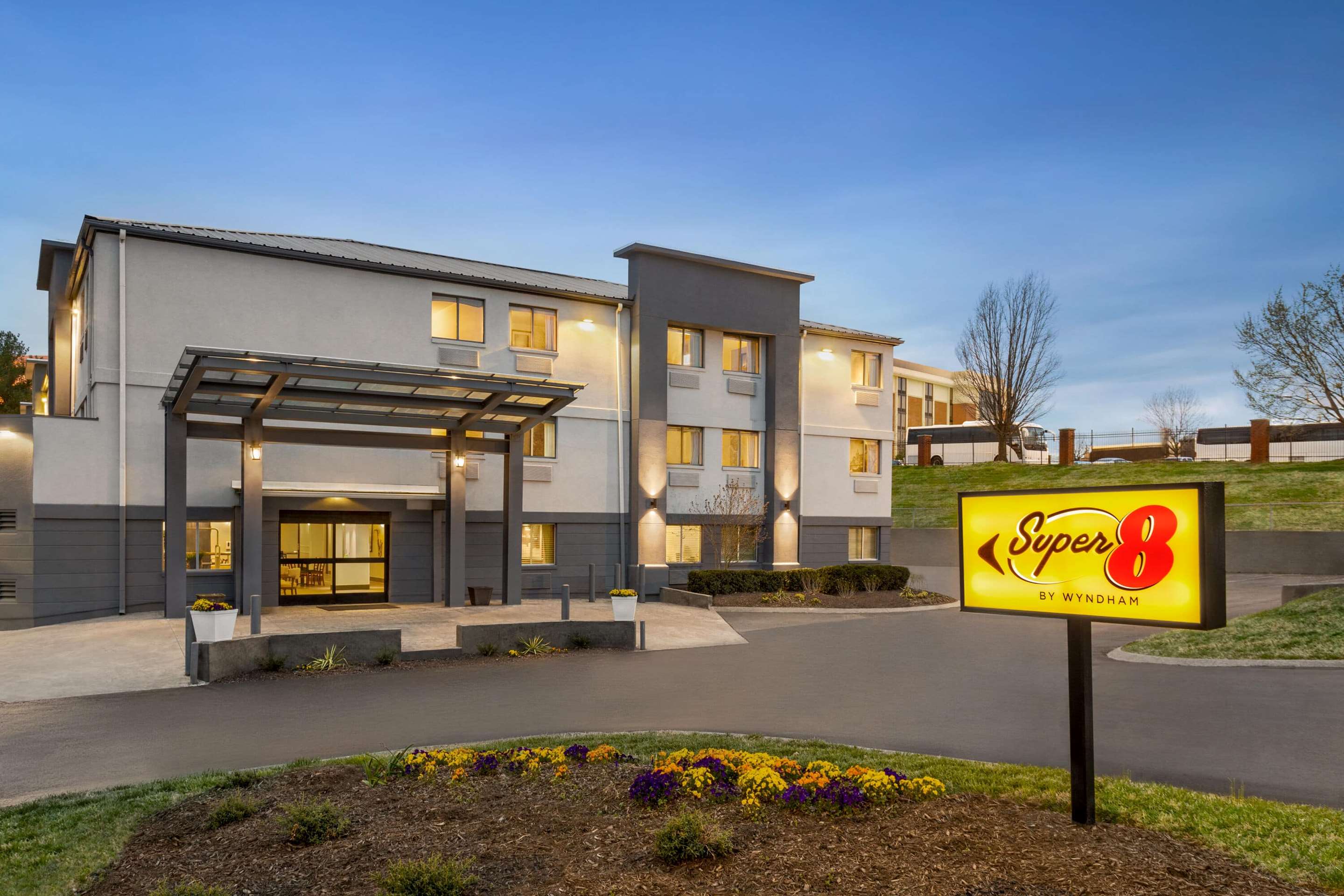 Exterior | Super 8 by Wyndham Nashville Airport North