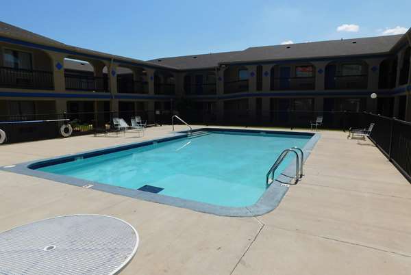 Pool - Days Inn Northwest Expressway Oklahoma City