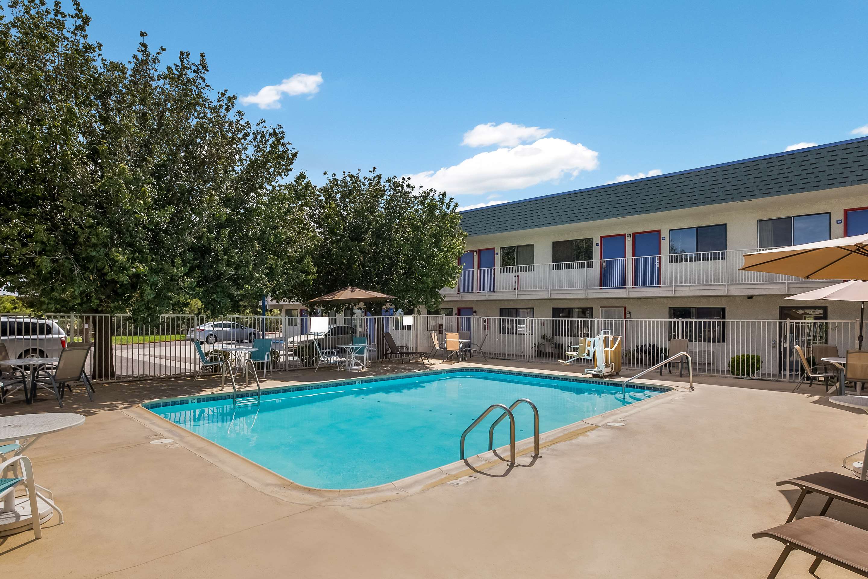 AZ Pool | Knights Inn Sierra Vista / East Fry