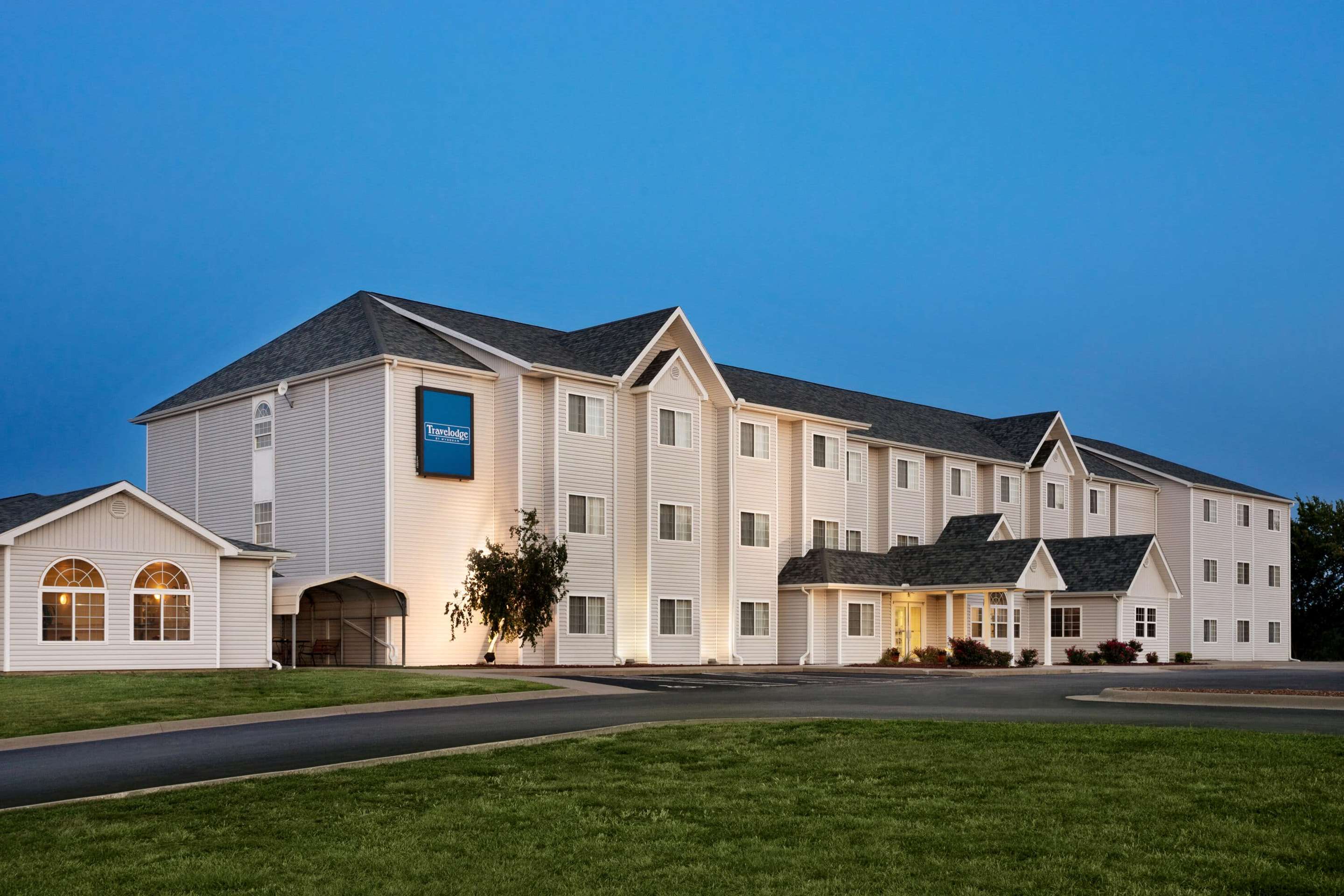 Exterior | Travelodge by Wyndham Fort Scott
