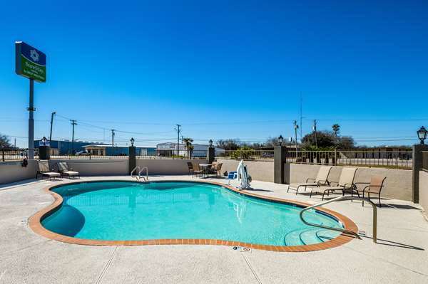 Pool - SureStay Hotel by Best Western Alice