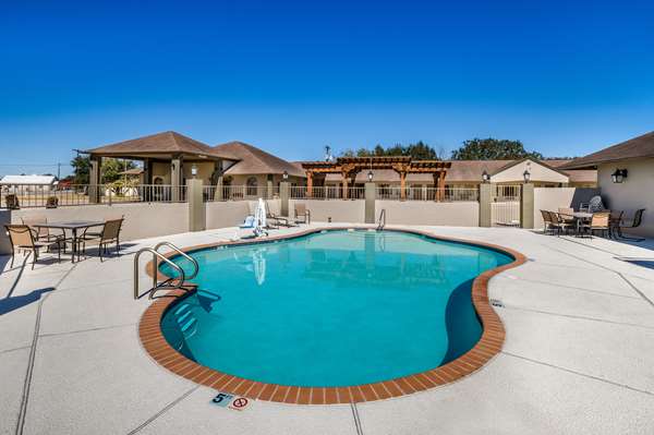 Pool - SureStay Hotel by Best Western Alice