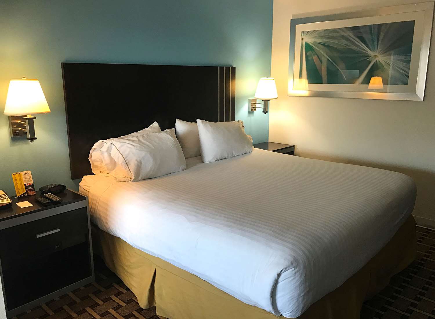 1 King Bed Non Smoking image