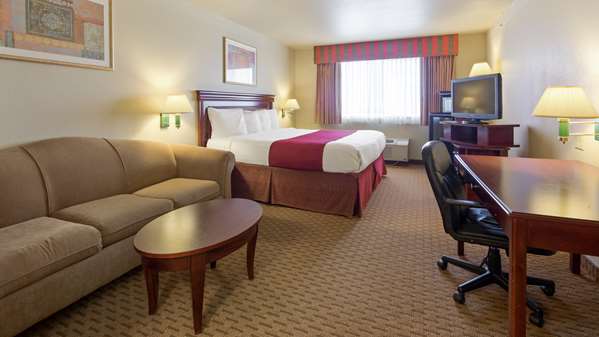 Suite - SureStay Plus Hotel by Best Western Quanah