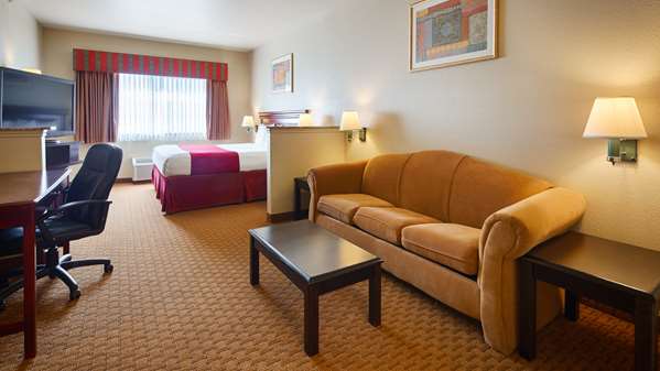 Suite - SureStay Plus Hotel by Best Western Quanah