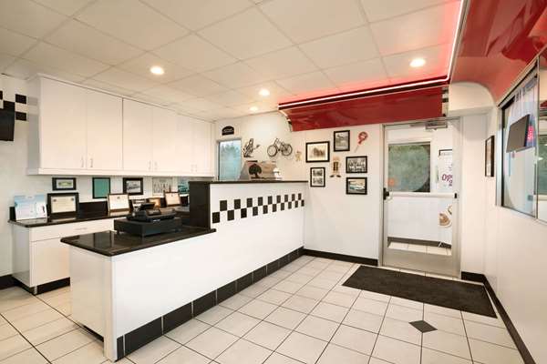 Restaurant - Travelodge Brunswick