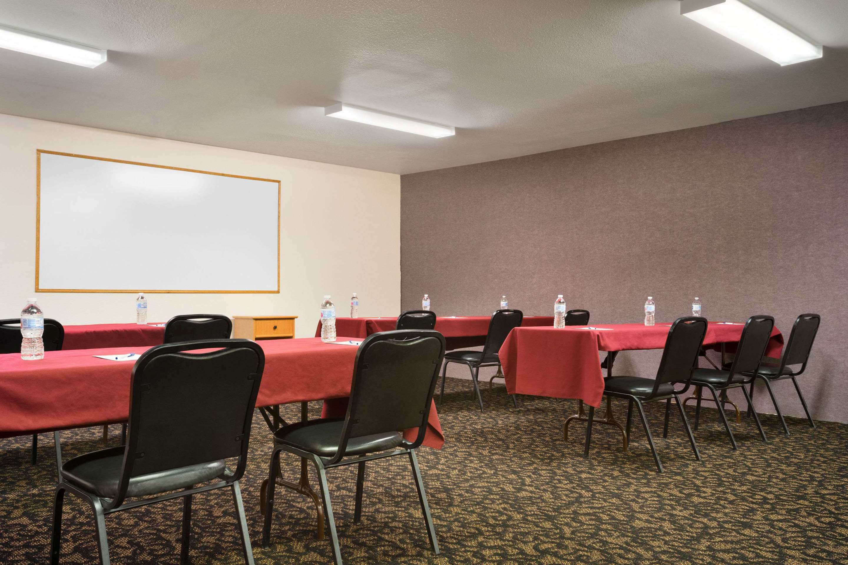 Meeting Room | Travelodge by Wyndham Cheyenne