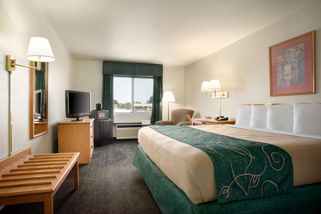 TRAVELODGE BY WYNDHAM CHEYENNE-guestroom-Guest Room,On-Site.jpg