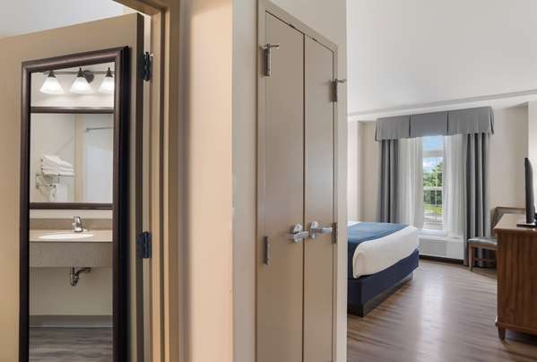 Suite - SureStay Plus Hotel by Best Western Elizabethtown