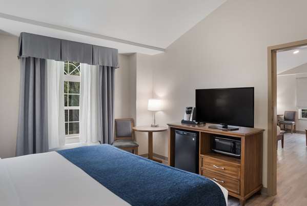 Suite - SureStay Plus Hotel by Best Western Elizabethtown