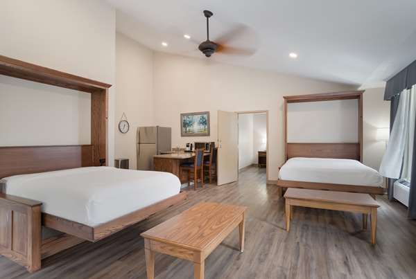 Suite - SureStay Plus Hotel by Best Western Elizabethtown