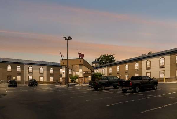 Exterior view - SureStay Plus Hotel by Best Western Elizabethtown