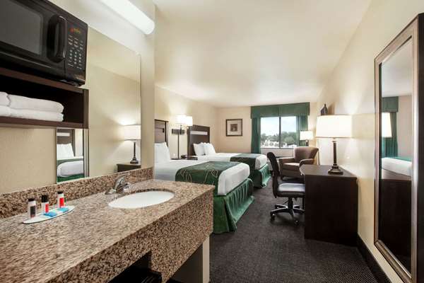  - Travelodge East Livonia