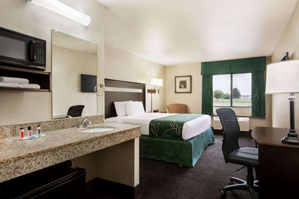  - Travelodge East Livonia