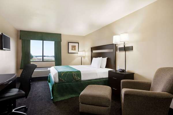  - Travelodge East Livonia