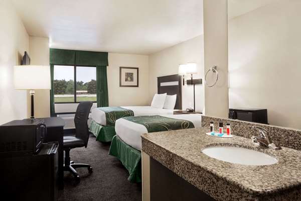  - Travelodge East Livonia