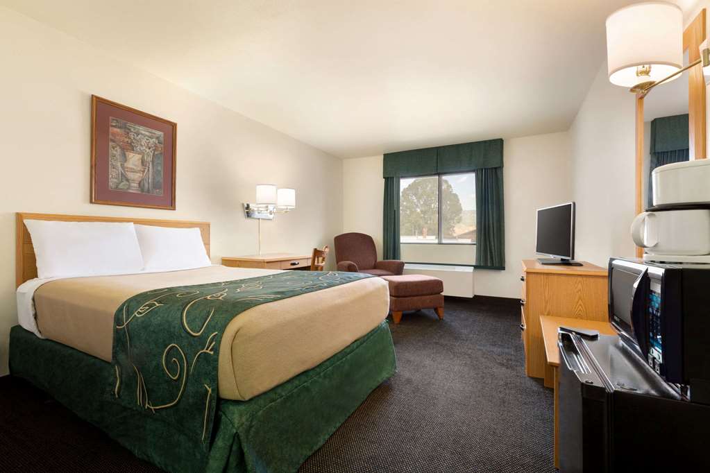 TRAVELODGE BY WYNDHAM YAMPA-guestroom-Guest Room,On-Site.jpg