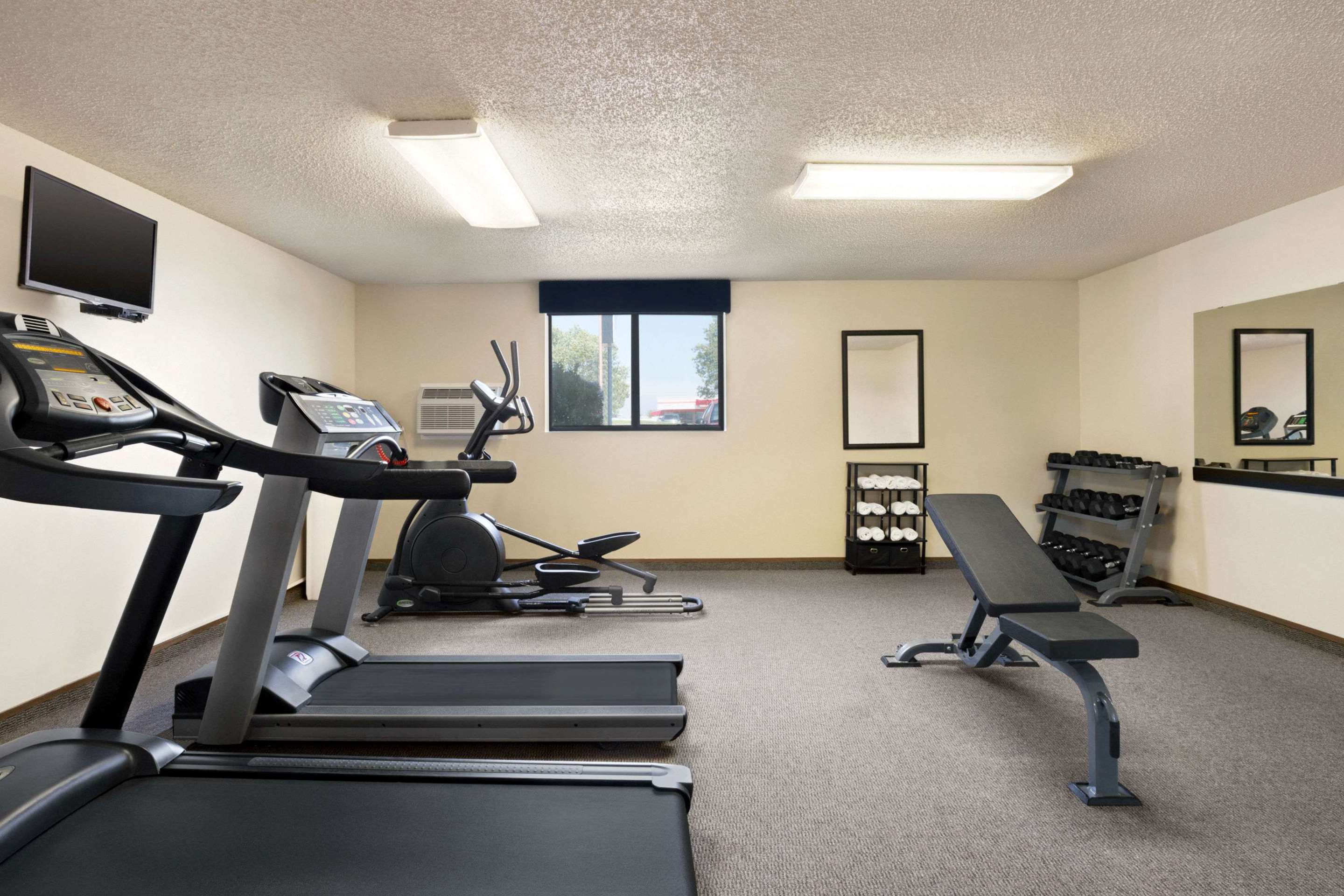 Health club | Super 8 by Wyndham Lincoln North