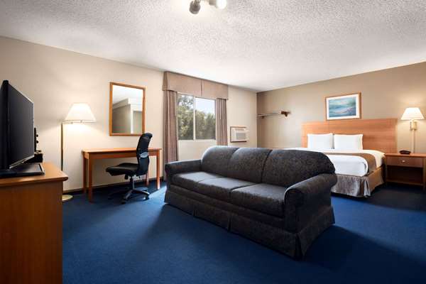 Suite - Super 8 Hotel Lincoln