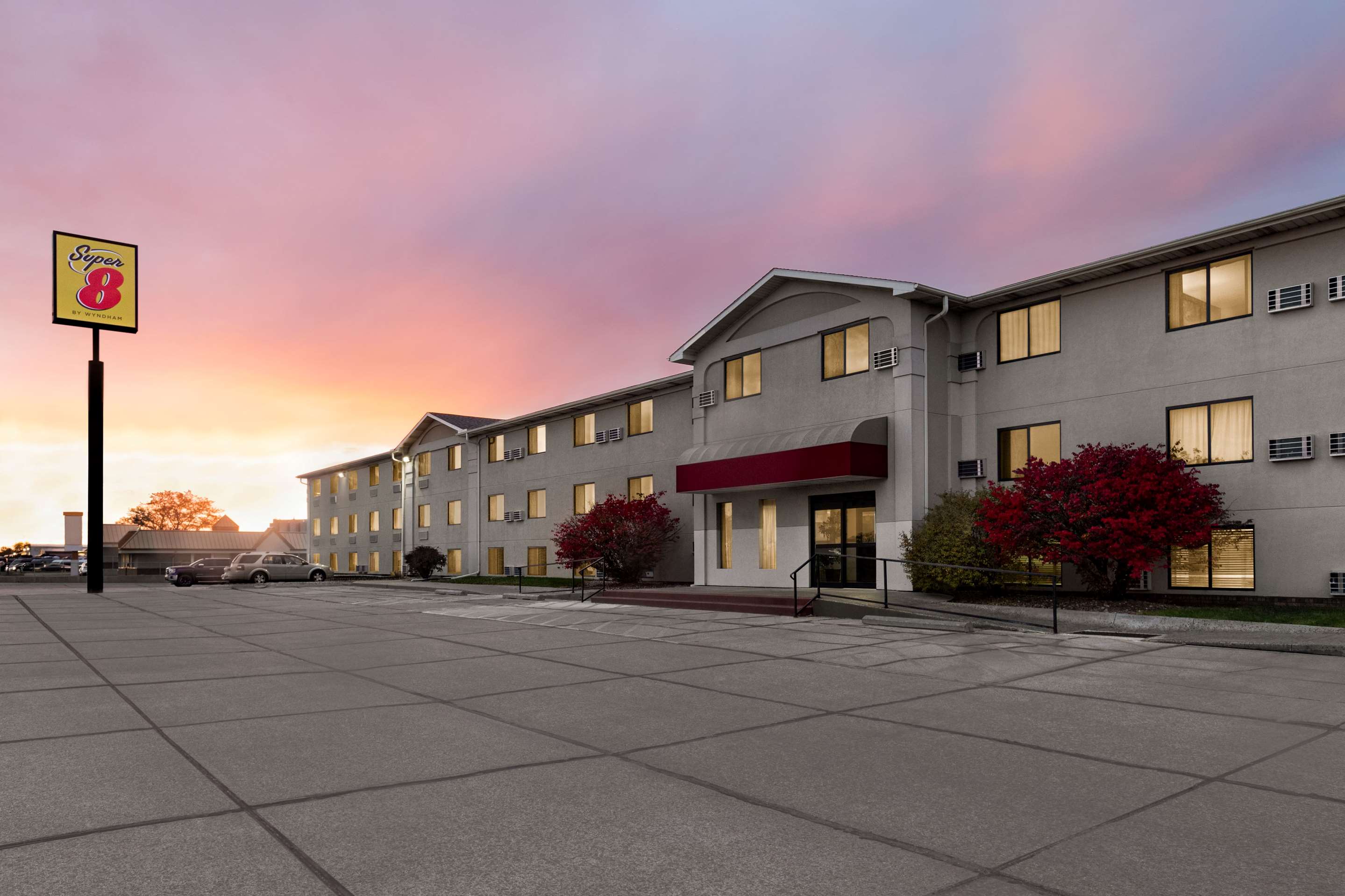 Exterior | Super 8 by Wyndham Lincoln North