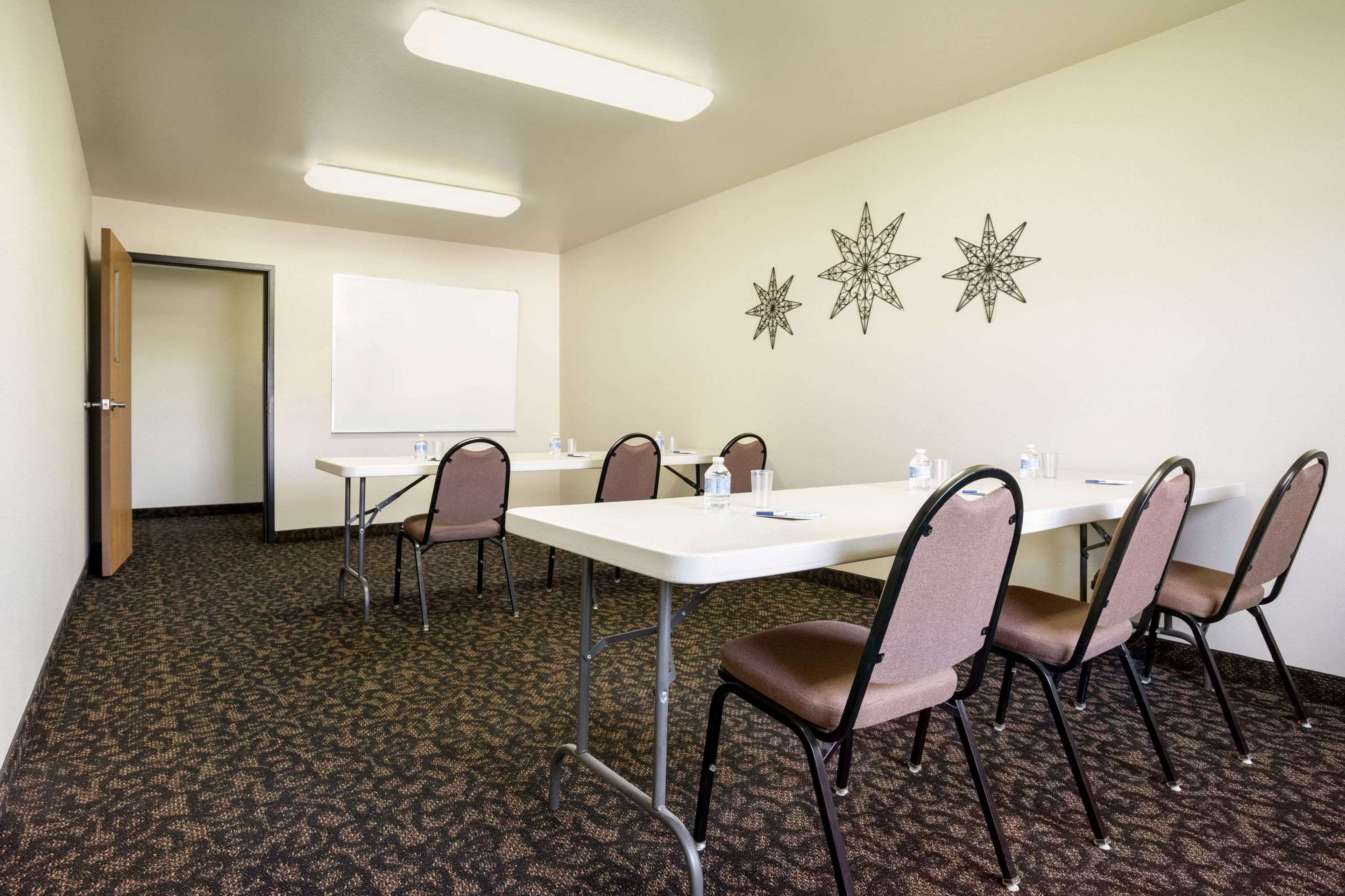Meeting Room | Travelodge by Wyndham Bill WY Thunder Basin Ntl Grassland