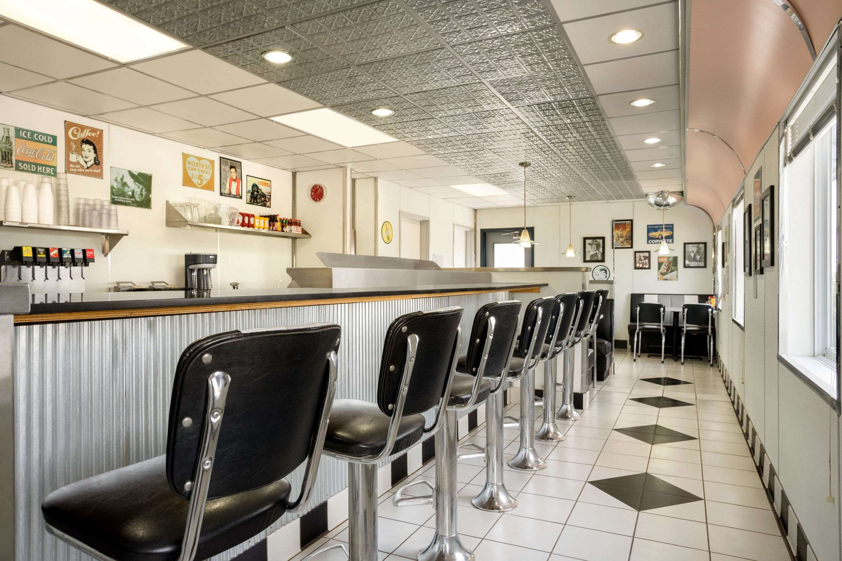 Restaurant | Travelodge by Wyndham Bill WY Thunder Basin Ntl Grassland