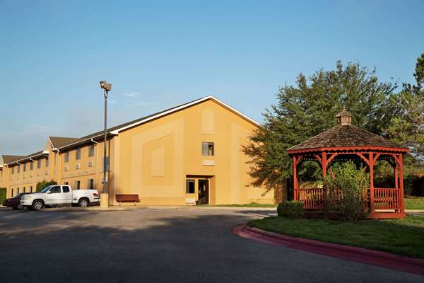 Exterior view - Baymont Inn & Suites Hearne