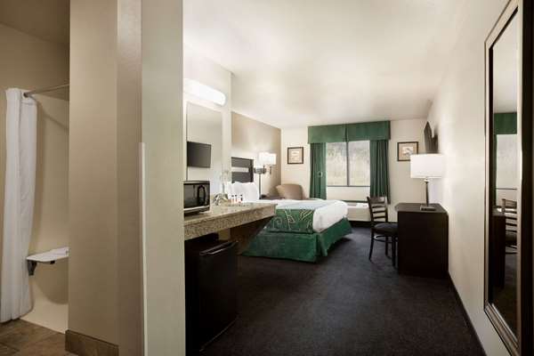  - Baymont Inn & Suites Hearne