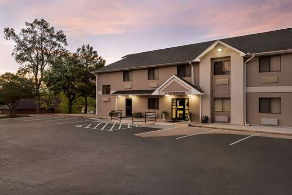 Exterior view - Baymont Inn & Suites Hearne