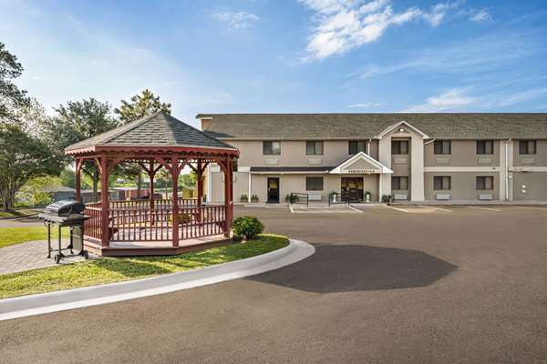  - Baymont Inn & Suites Hearne