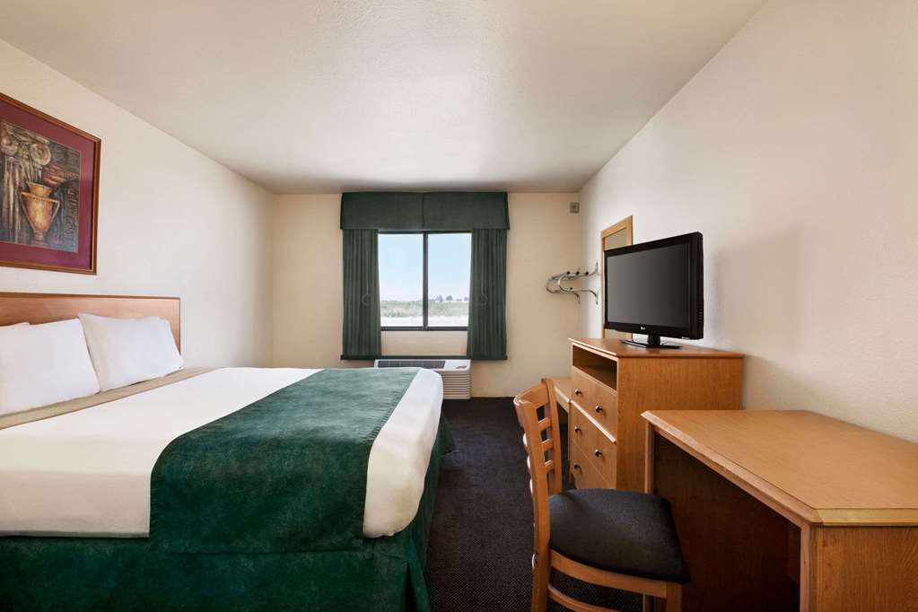 TRAVELODGE BY WYNDHAM PECOS-guestroom-Guest Room,On-Site.jpg
